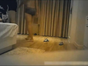 内裤哥酒店大战穿着齐B小短裙的性感丝袜白领美女,太骚了,内裤都没穿,撕破丝袜直接开干,鸡巴太大把美女操生气了！