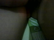 刚来公司实习的漂亮大学美女吃宵夜被同事灌醉忍不住带回去玩弄啪啪,不小心把她干醒了,竟说：喜欢鸡巴操我!