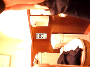 最新流出美女如云的餐厅高级坐厕偷拍第14季很有气质美丽的孕妇