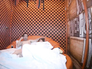 精品推荐-情趣房偷拍中年男约了位丰满气质的大奶少妇酒店迫不及待开操,干的相当激烈床上都快容不下他俩了!