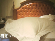 丰满漂亮的混血富姐酒店约身材强壮的男网友偷情啪啪,性欲旺盛被操了2次还要,男的累得鸡巴都硬不起来了!国语!