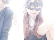 寂寞姐的儿子带了个年轻帅哥和妈妈一块户外大树下玩3P一前一后干翻骚妈