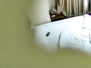 小旅馆偷拍饥渴中年男进来就把女的舔得浑身欲火骑到他身上啪啪