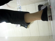 坐盗市最新流出商场女厕偷拍几个年轻美眉嘘嘘