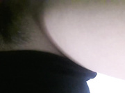 发育蛮不错的白嫩大奶中学生穿黑丝浴室手淫手机放倒正对着小嫩B