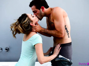 娇小美人浴缸里的激情