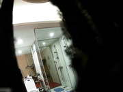 猥琐摄影师提前做好准备暗藏针孔录像机偷拍大学生美女兼职平面广告模特多次洗澡全过程