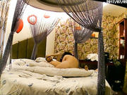 主题酒店服装店中年老板娘欲求不满与情夫开房啪啪啪疯狂裹大鸡巴爱不释手