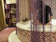 大神初恋哥有钱任性爆操音乐学院声乐老师肤白气质好沙发上一路干到浴缸内各种体位变换国语对白