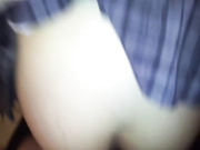 公共卫生间和粉木耳学生妹偷情，阴毛稀疏小妹妹被无套内射