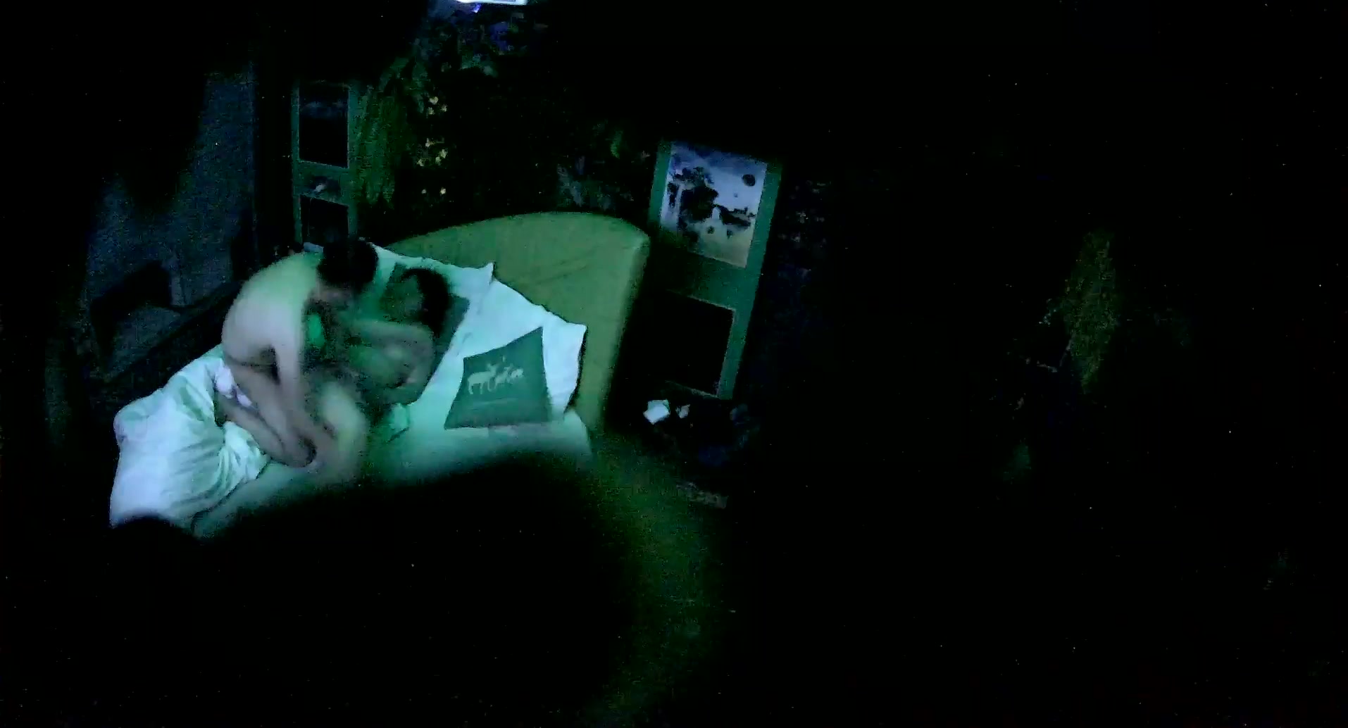 精品酒店绿叶情趣房偷拍眼镜领导和相好开房偷情还没爽够被个电话骚扰了兴致