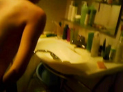 还是那位当初非常火爆的美女空姐洗澡时被猥琐男强拍阴户肥美忍不住把J8吃硬站位激情后入内射呻吟好诱人