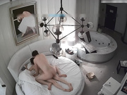 漂亮长发美少妇和情人领导高级酒店私会,刚洗完澡美女突然头疼要休息,男的忍不住挑逗后美女主动女上位啪啪!