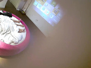 高挑性感的长发美女和网友宾馆见面,开始2人比较拘束,后来把美女扑倒各种干,女说：天啊,我不想做了,别这样,好痛