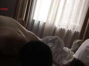 清明节小长假大一师妹小女友家里没有人上她家把她给日了1080P高清版