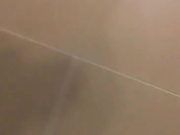 牛人小妹暗藏录像机进入国内某大型温泉洗浴中心女士更衣淋浴间拍摄内部春色好多妹子入镜