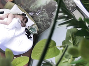 气质漂亮的良家小少妇和网友酒店私会被男的抱在床上强行扒掉内裤,美女哭着反抗没用后只能接受.干的真激烈!