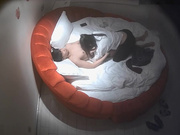 文静气质的大学美女和闺蜜男友偷偷开房,男的会的姿势真不少轮流在美女身上试个遍,美女爽的干完后还趴鸡巴上!