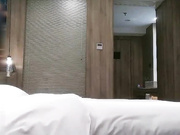 《全国探花》铁牛哥为了满足观众的愿望干完连体网袜兼职妹后又通过招嫖卡片找了个欲女少妇啪啪