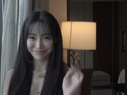 极品女神嫩模『草莓兔兔』酒店诱惑露点 细腰翘臀大长腿，眼神魅惑勾人