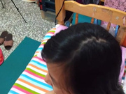 初中刚毕业就出来打工的农村妹子没啥经验在出租屋被老司机诱骗啪啪还教她尝试各种姿势