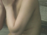 长焦距偷拍室外露天温泉全裸泡澡的女人们形态各异有个少妇边泡边晃奶子做运动1080P超清