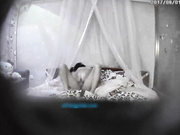 性感苗条身材马尾辫年轻清纯白嫩妹子吃饱喝足被猥琐黑肤小青年啪啪躺着搞完抱着搞弄了2炮激情四射