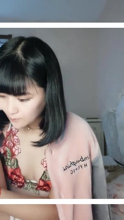 颜值不错短发少妇居家夫妻啪啪口交开裆黑丝，上位骑乘自己动性感屁股足交猛操