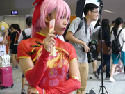 上海漫展COSPLAY 二次元妹子摆PS被TP裙底 小内内没有罩住 貌似刮了毛毛 1080P高清原版