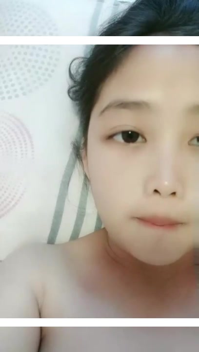 长相清纯挺嫩妹子怀孕了和老公啪啪，口交上位骑乘抽插浴室洗逼，露奶自摸掰穴特写非常诱人