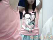 商场内衣专卖店试衣间偸拍多位青春发育期漂亮美眉试换内衣一对美乳又挺又圆润2V2