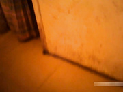 真走运偏僻旅馆200元操了位高颜值短裤长腿美女,外面还有客人在等她,用力太猛说：都被你搞红了,痛死了,好了没!