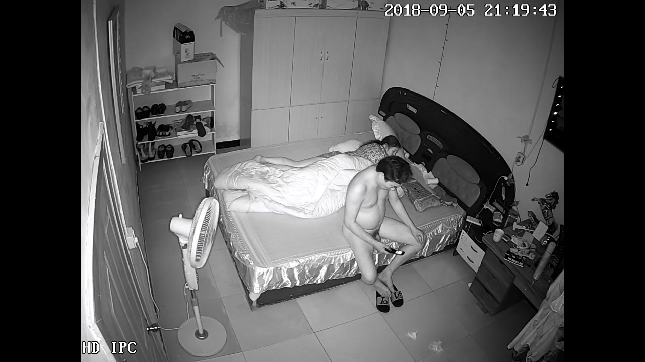 【精品推薦】【家庭偷窺第三季】最新破解家庭攝像頭拍攝到的小夫妻日常啪啪過性生活（第十部）原版高清