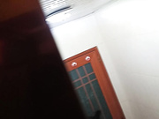 偷拍隔壁孕妇洗澡奶子真大，奶头黑黑的