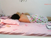 【百度雲盤不慎泄密】顏值蠻高的妹子迷迷糊糊與男友宿舍啪啪自拍流出 邊操邊嘮嗑說男友太瘦 國語對白 1080P原版高清