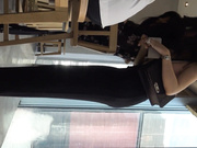 街头公共厕所坑神牛逼哈拉少专挑年轻气质美女下手偸拍很到位照完全身在照私处有极品逼