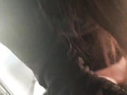 骚母狗乖乖的钻到车上主动脱裤子无套内射