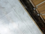 都市商城高档写字间女卫坑神蹲守厕所门前碰到漂亮靓妹就下手貌似直接跟进去拍的牛逼克拉斯