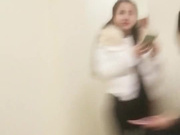 出手阔绰的有钱人包房1小时1600双飞两位有点姿色的气质姐妹花为了让服务好点又给200小费爽死了换着肏