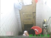 【全網推薦】【經典盜錄】趴窗窺視良家人妻少婦洗浴護膚 苗條身材堅挺美乳看得欲火焚身 原版高清