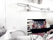 又是她 好身材艺校妹子浴室洗澡自拍 全裸给你讲个故事 首次近景特写展示BB