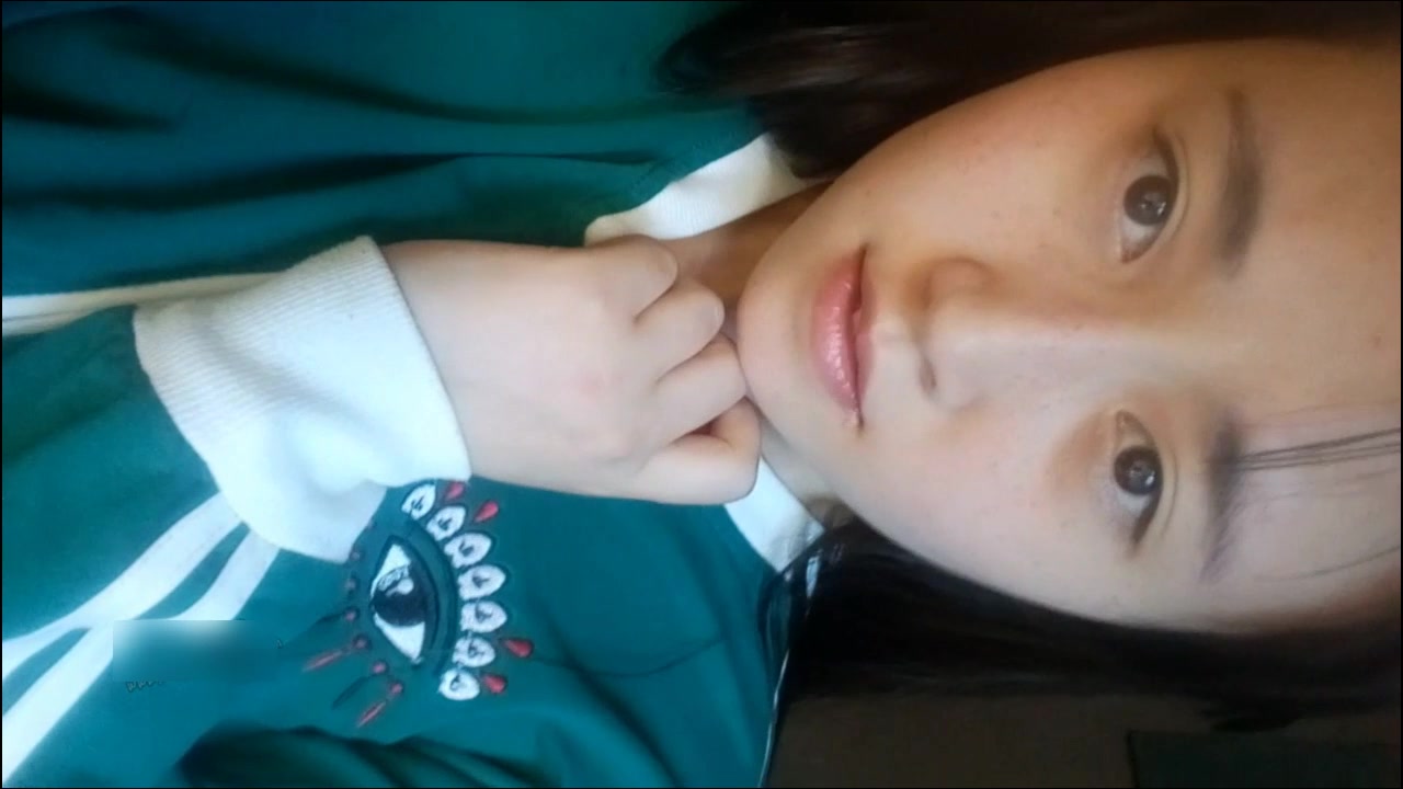 艺校女生给导演展示身材