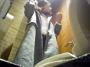 大神潜入商场餐厅女厕所在垃圾桶里安装针孔偸拍多位女顾客方便撅着屁股嘘嘘双洞看的清楚