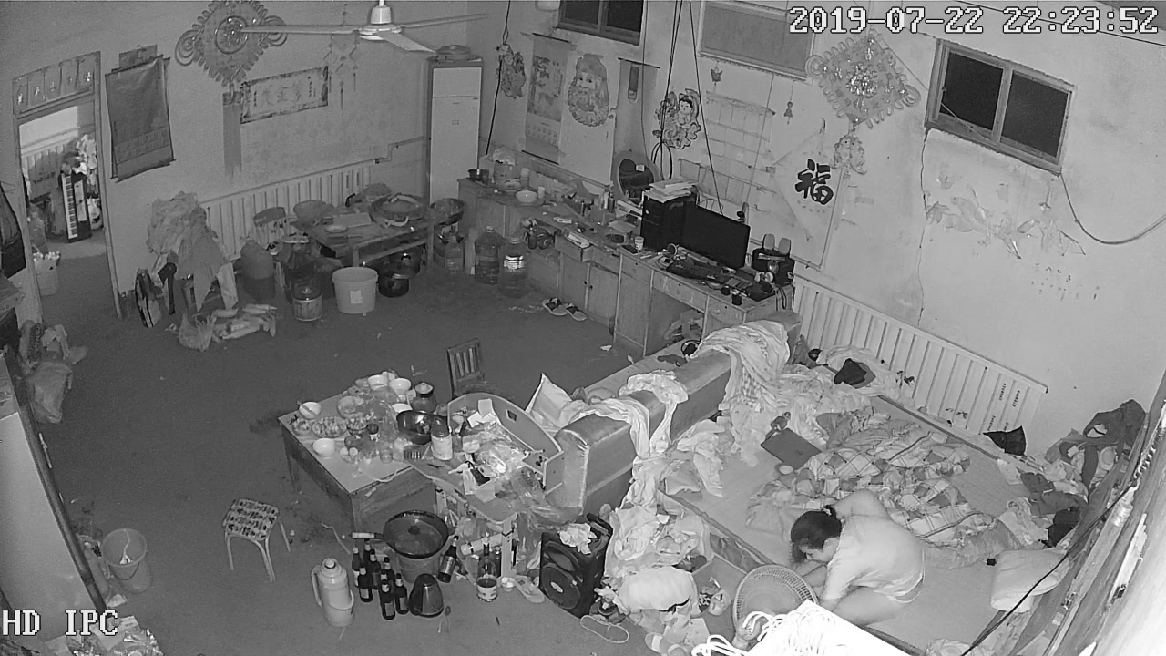 2019最新流出合租房拍攝到的大奶妹子寂寞在家邊看手機A片邊自慰 高潮一波接著一波呻吟不斷～720P高清