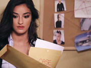 性感调查员用娇小身体和她的同事打得火热