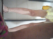 某旅游景点服务区女厕全景偷拍红内裤美女下面毛毛很性感