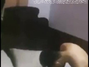 白富美漂亮美女和朋友一起健身时被教练的肌肉深深吸引住,结束后直接到酒店开房,没想到朋友竟然在偷拍！