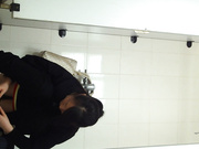 廁拍大神潛入某學院公共女廁拍攝到的各式美女如廁噓噓 有個妹子穿著紅褲衩尿尿看得讓人欲火焚身 720P高清原版