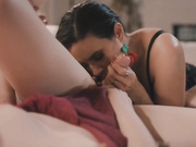 气质迷人人妖和美女还有沙发上毒龙吃屁眼猛操骚穴