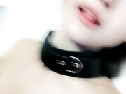 苗条妹子双人口交舔JJ乳夹沙发上骑乘套弄